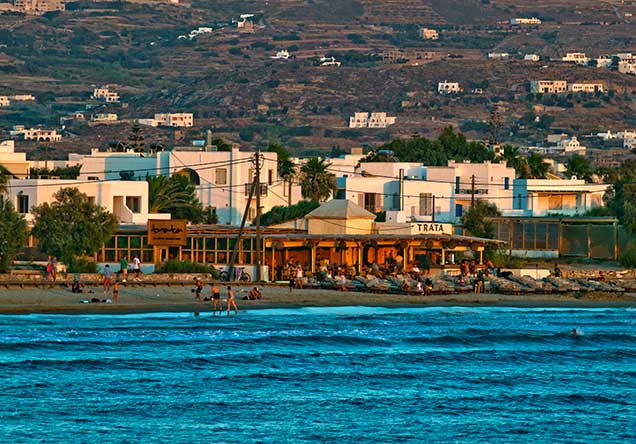 Το εστιατόριο Τράτα στην παραλία του Αγίου Γεωργίου στη Νάξο