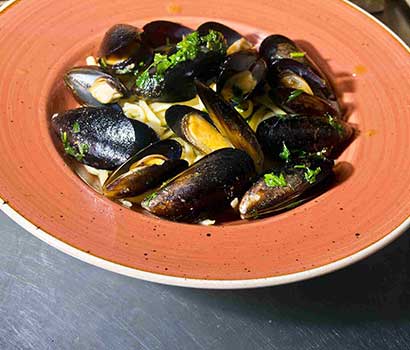 Steamed mussels